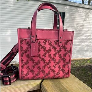 NWT Coach Field tote 22